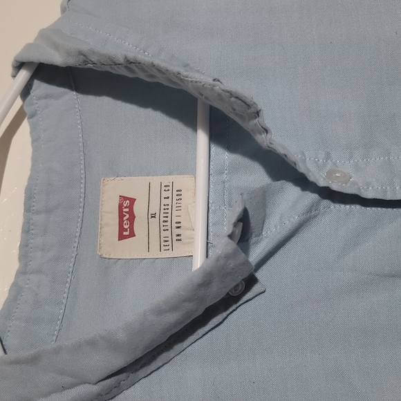 Levi's Men Button Down Shirt Light Blue XL GUC - Picture 3 of 4